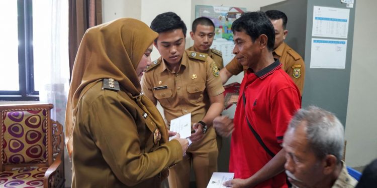 Pemkot Bandar Lampung Beri Bantuan Untuk Korban Angin puting Beliung di Kemiling