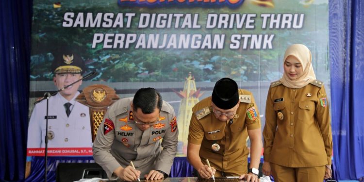 Gubernur Mirza Bersama Kapolda Lampung Luncurkan Samsat Digital Drive Thru Perpanjangan STNK