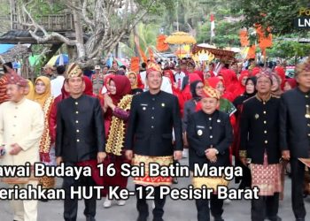 Pawai Budaya 16 Sai Batin Marga Meriahkan HUT Ke-12 Pesisir Barat