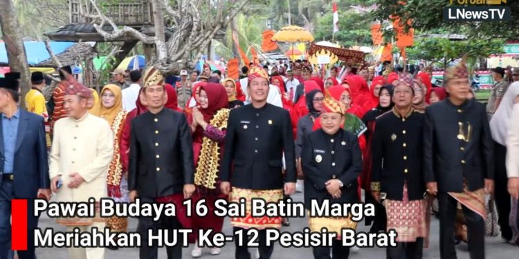 Pawai Budaya 16 Sai Batin Marga Meriahkan HUT Ke-12 Pesisir Barat