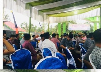 Wakil Bupati Irawan Topani dan Ketua Komisi V DPRD Lampung Safari Ramadhan di Masjid Assholihin