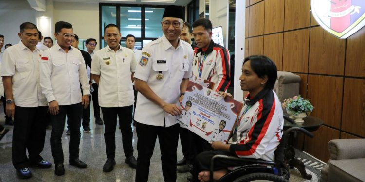 Gubernur Mirza Berikan Bonus kepada Atlet Berprestasi pada Ajang Pekan Paralimpiade Nasional  XVII Tahun 2024