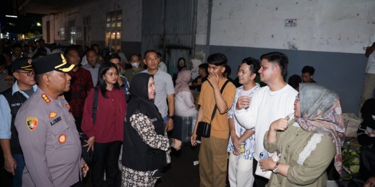 Pastikan Berjalan Lancar dan Nyaman, Walikota Eva Pantau Kondisi Pemudik Bus DAMRI