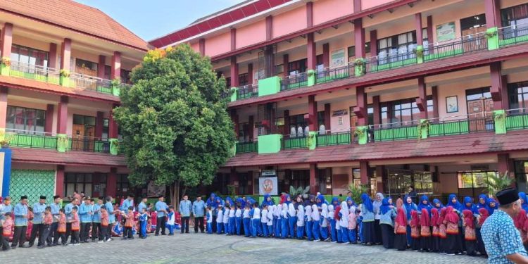 SD Al Kautsar Awali Masuk Sekolah Dengan Halal Bihalal