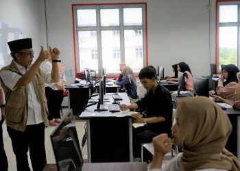 Tinjau Pelaksanaan UTBK, Rektor Itera Beri Semangat Peserta Sebelum Ujian