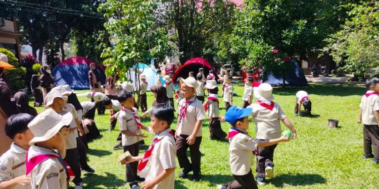 TK Al Kautsar Gelar Playful Camping Mengenal Alam Semesta