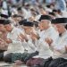 Gubernur Mirza Tunaikan Salat Ied Bersama Ribuan Warga di Lapangan Enggal