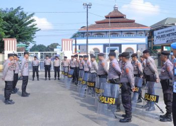 Persiapan Hari Buruh, Kapolres Metro  Berikan Arahan kepada Tim Dalmas Untuk Lebih Humanis