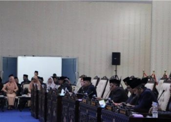 Ketua DPRD Pesibar  M. Emir Lil Ardi Pimpin Rapat Paripurna  Penyampaian LKPJ Bupati Tahun Anngaran 2024