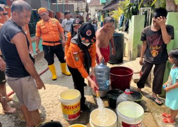 Pemkot Bandar Lampung Salurkan Bantuan Air Bersih di Panjang Utara
