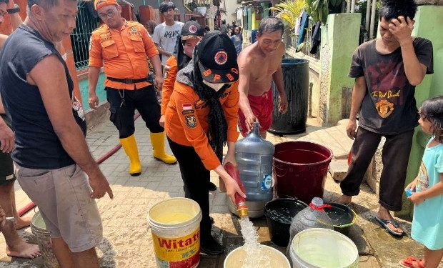 Pemkot Bandar Lampung Salurkan Bantuan Air Bersih di Panjang Utara