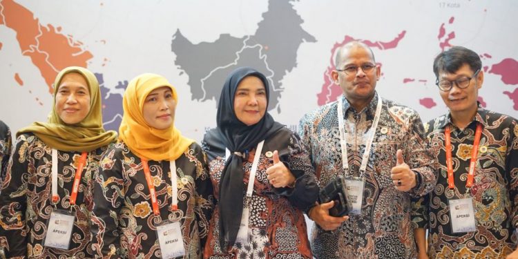 Walikota Eva Hadiri Munas VII APEKSI di Surabaya