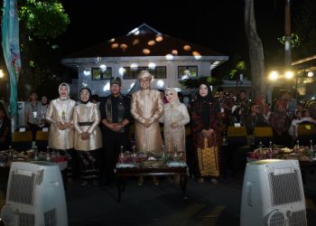 Budaya Lampung Semarakkan Jalanan Surabaya di Karnaval Nusantara Apeksi 2025