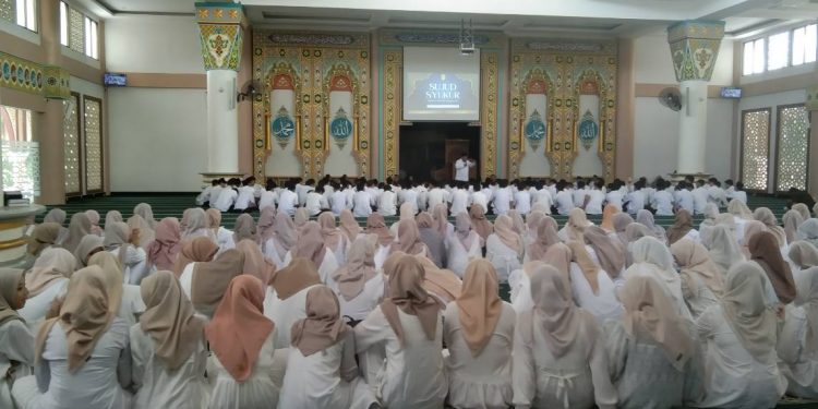 383 Siswa SMA Al Kautsar Lakukan Sujud Syukur Rayakan Kelulusan