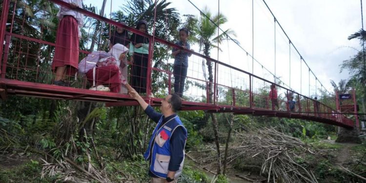 Jembatan “Titian Persatuan” Desa Cihanjuang Tandai Peluncuran Aksi Bersama 