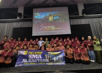 Siswa Kelas Plus SMA Al Kautsar Fieldtrip ke Tiga Negara