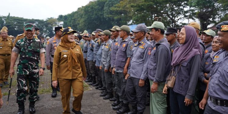 Apel Tiga Pilar, Walikota Eva Tegaskan Peran Penting RT dan Pamong Jaga Keamanan Kota