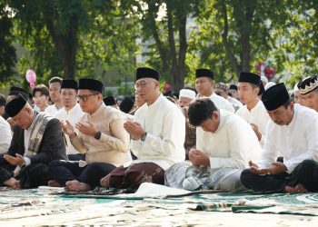 Gubernur Lampung Salat Iduladha di Lapangan Saburai, Ajak Masyarakat Teladani Semangat Pengorbanan