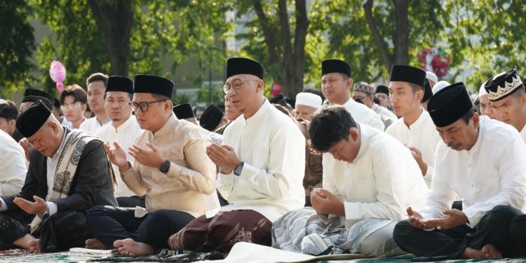 Gubernur Lampung Salat Iduladha di Lapangan Saburai, Ajak Masyarakat Teladani Semangat Pengorbanan