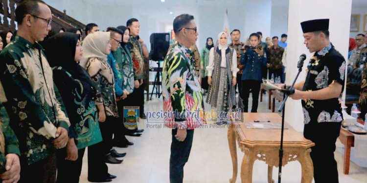 Pemkab Pesibar Kukuhkan Pengurus Baru Sanggar Seni Teluk Stabas