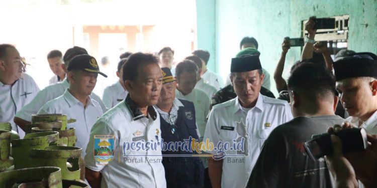 Jelang Idulfitri, Bupati Pesisir Barat Sidak Pangkalan LPG Pastikan Tak Ada Kelangkaan dan Permainan Harga
