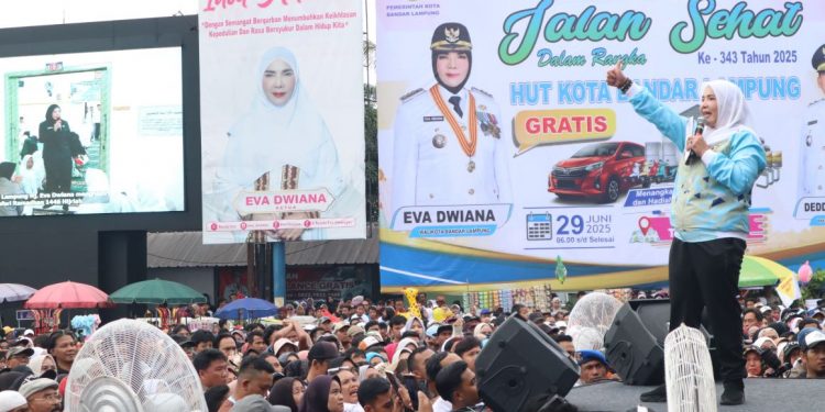 Jalan Sehat HUT Kota Bandar Lampung Meriah, Hadiah Mobil hingga Umroh Dibagikan!