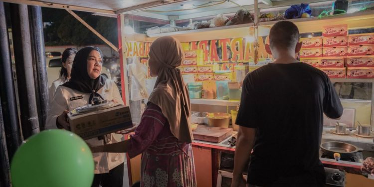 Pemkot Bandar Lampung Bagikan Kompor Gas Gratis, UMKM Kini Lebih Efisien!