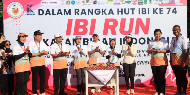Gubernur Lampung Dukung Bidan Lewat Fun Run HUT IBI