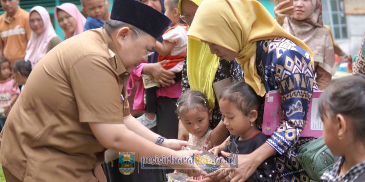 100 Hari Kerja, Pemkab Pesibar Gelar Vaksinasi untuk Balita