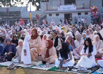 Khusyuk Beribadah, Walikota Eva Dwiana dan Forkopimda Gelar Sholat Idul Adha di Sukarame