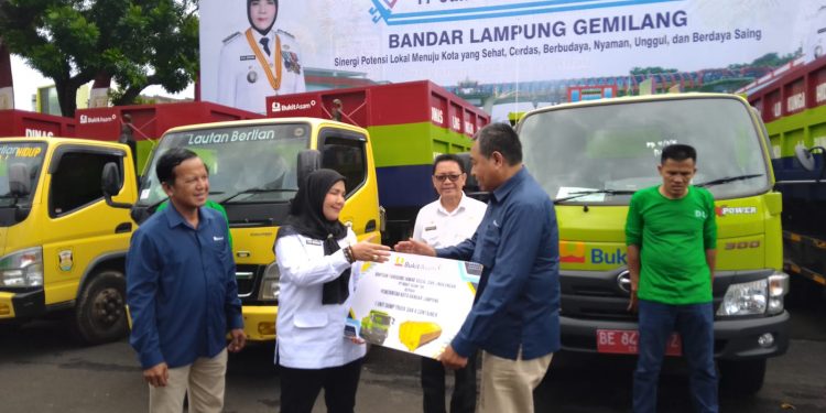 Pemkot Bandar Lampung Terima Bantuan Truk Sampah dari PT BA Tarahan