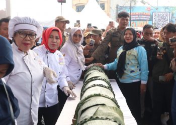 Bandar Lampung Pecahkan Rekor MURI Dengan Sekubal Raksasa 25 Meter