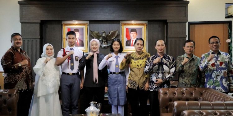 Dua Pelajar Asal Lampung Siap Kibarkan Merah Putih di Istana Negara, Wagub Jihan Beri Semangat dan Pesan Inspiratif