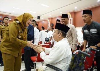 Lepas 750 Calon Jemaah Umrah, Walikota Eva Dwiana : Doakan Kemakmuran Bandar Lampung