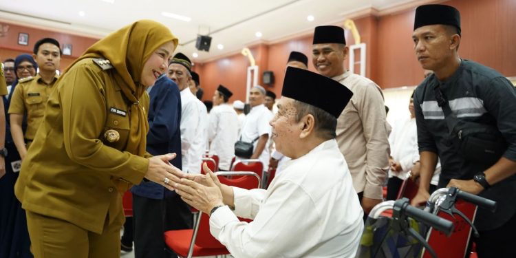 Lepas 750 Calon Jemaah Umrah, Walikota Eva Dwiana : Doakan Kemakmuran Bandar Lampung