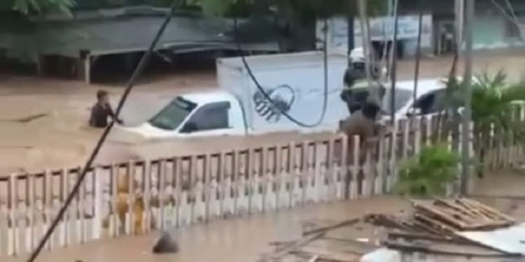 Hujan Ekstrem Guyur Bandar Lampung, 19 Titik Terendam dan Jembatan Gantung Roboh