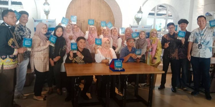 Kolaborasi PTBA dan SMPN 25 Pesawaran Luncurkan Buku Kumpulan Cerita Fabel