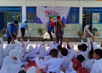 Jarwo Songha Sampaikan Dongeng “Ucil”, Ajak Anak-Anak Pulau Madura Gemar Membaca