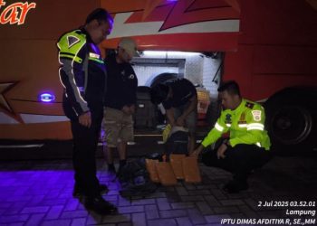 PJR Polda Lampung Gagalkan Penyelundupan 4 Kg Ganja di Tol Bakter