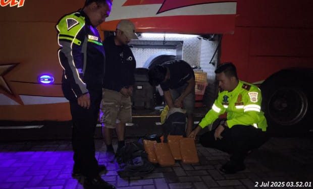 PJR Polda Lampung Gagalkan Penyelundupan 4 Kg Ganja di Tol Bakter