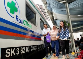 KAI Hadirkan Rail Clinic di Kotabumi, Layani Kesehatan Gratis dan Bagikan Alat Bantu untuk Warga