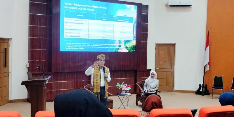 Kemendukbangga Ajak Mahasiswa Pascasarjana Unila Bersinergi Antisipasi Masalah Bonus Demografi