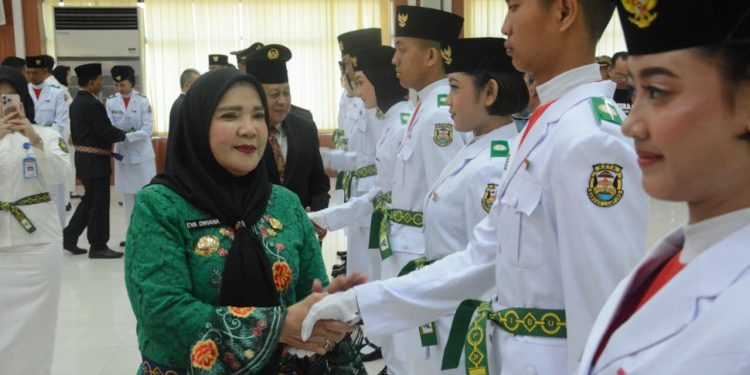 Pengukuhan Paskibraka 2025, Walikota Eva Dwiana Tekankan Nasionalisme Generasi Muda