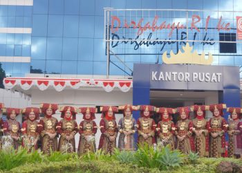 HUT ke-80 RI, Bank Lampung Meriahkan Upacara dengan Busana Adat Siger Mighul