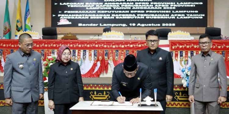 Gubernur dan DPRD Lampung Tandatangani Raperda Perubahan APBD 2025