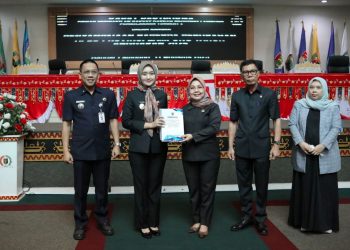 Pemprov Lampung Serahkan Raperda Perubahan APBD 2025 ke DPRD