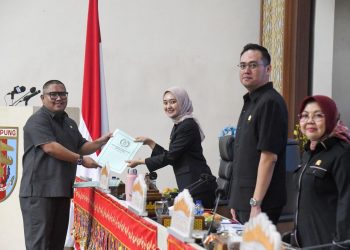 DPRD Lampung Sampaikan Pandangan Fraksi Soal APBD dan Dua Raperda