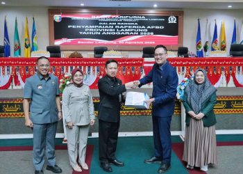 DPRD Lampung Terima Raperda APBD 2026 untuk Dibahas