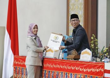 Gubernur dan DPRD Lampung Teken Raperda Perubahan APBD 2025