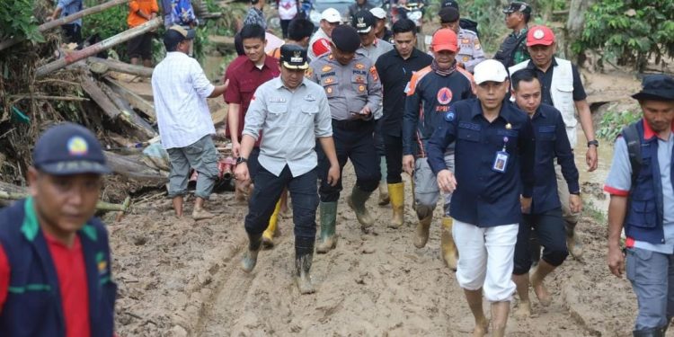 Bupati Lampung Barat Tinjau Lokasi Banjir Suoh-BNS, Pastikan Bantuan dan Pemulihan Warga